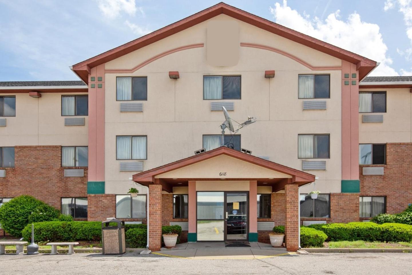 Oyo Hotel Portage I-94 Exterior photo