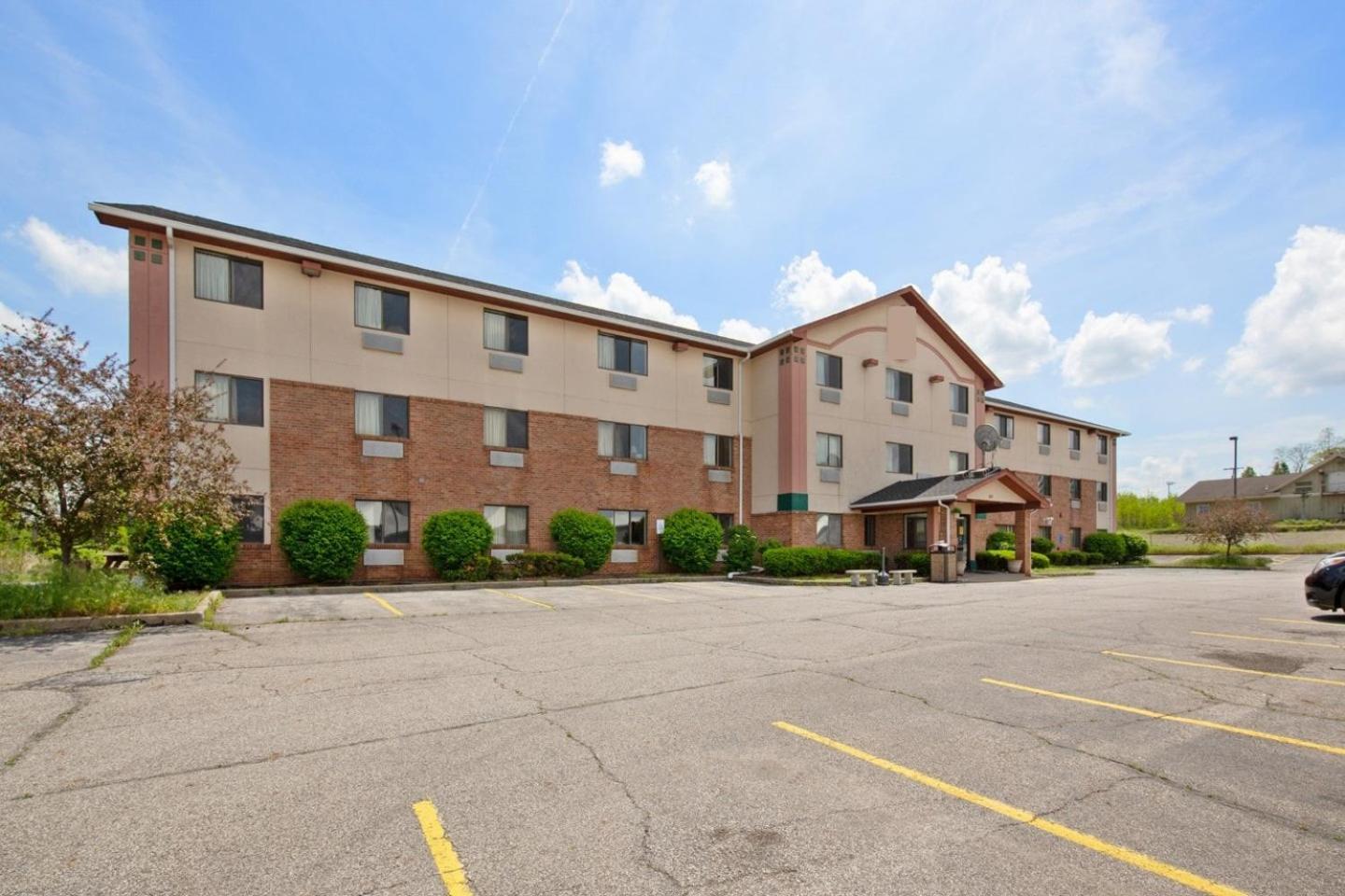 Oyo Hotel Portage I-94 Exterior photo