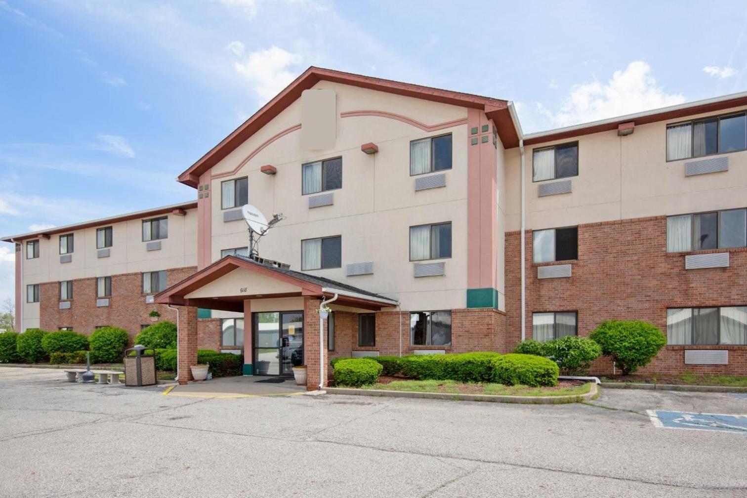 Oyo Hotel Portage I-94 Exterior photo