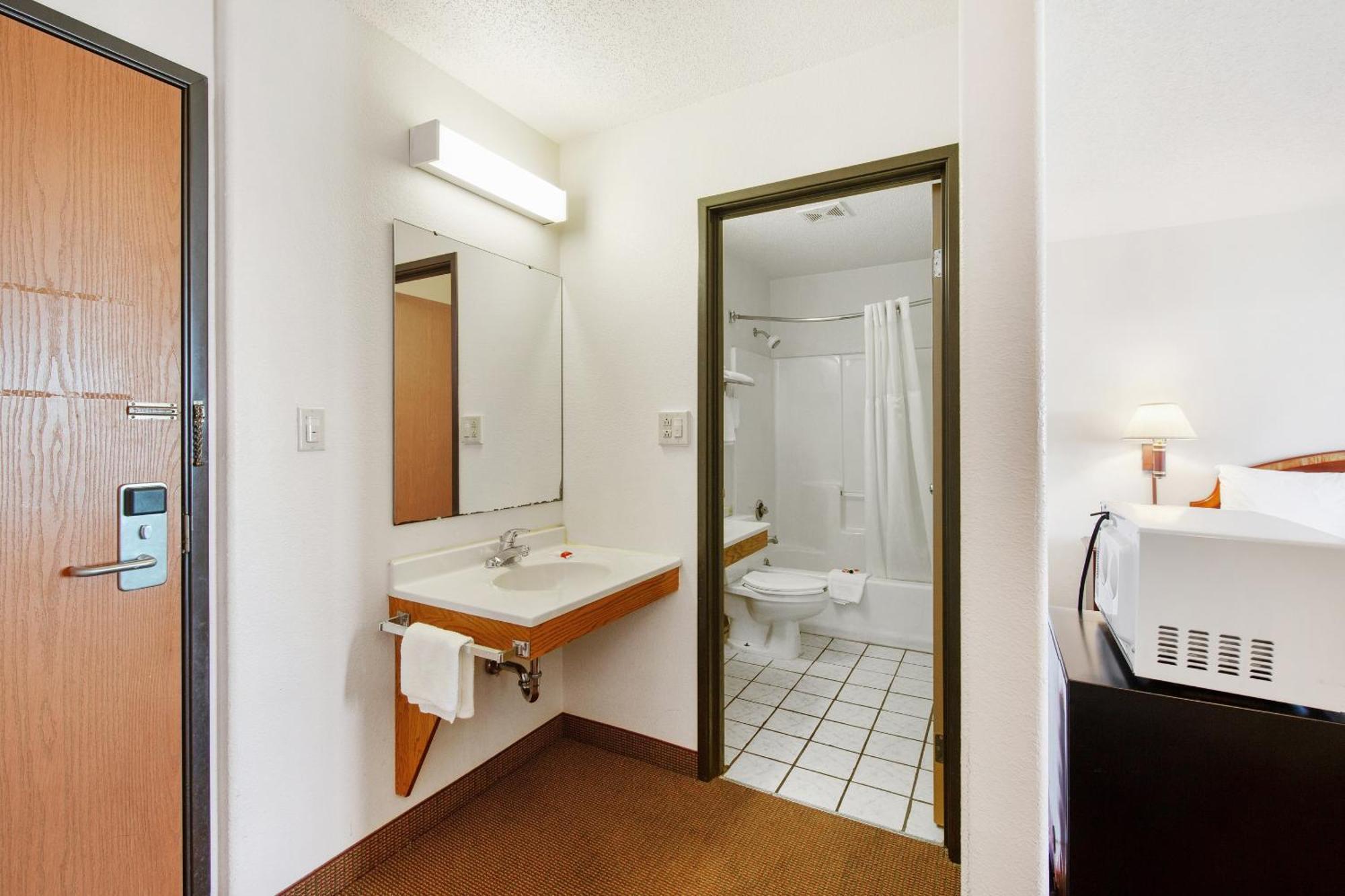 Oyo Hotel Portage I-94 Exterior photo